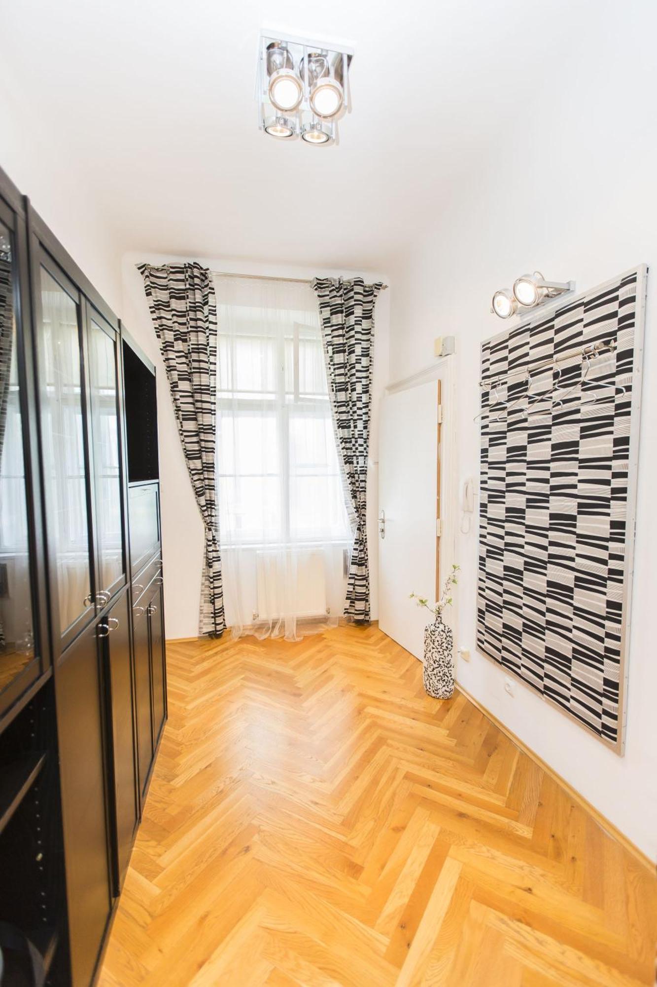 Carlton Apartment *