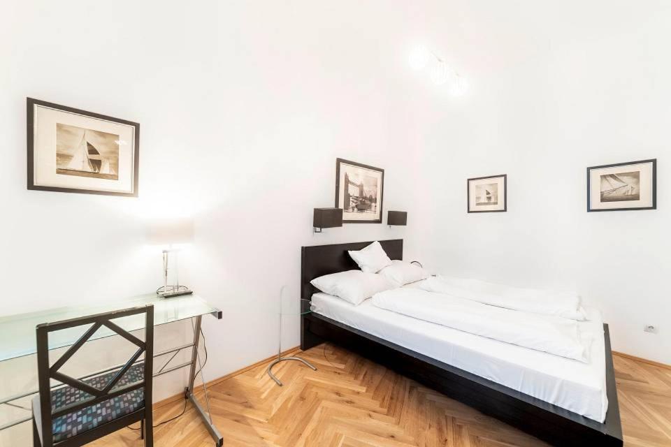 Carlton * Wien